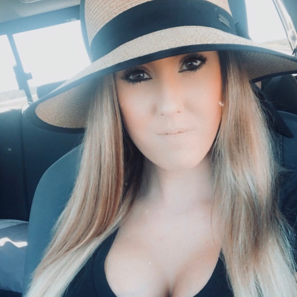 Meet your Posher, Erin - Picture 8 of 17